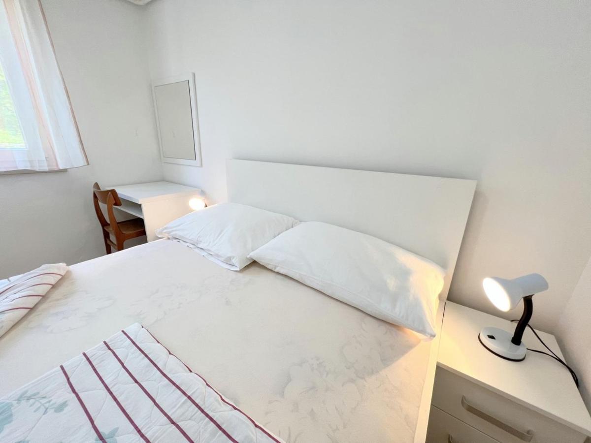 Miramar Gardenn Apartmment Banjol Екстер'єр фото